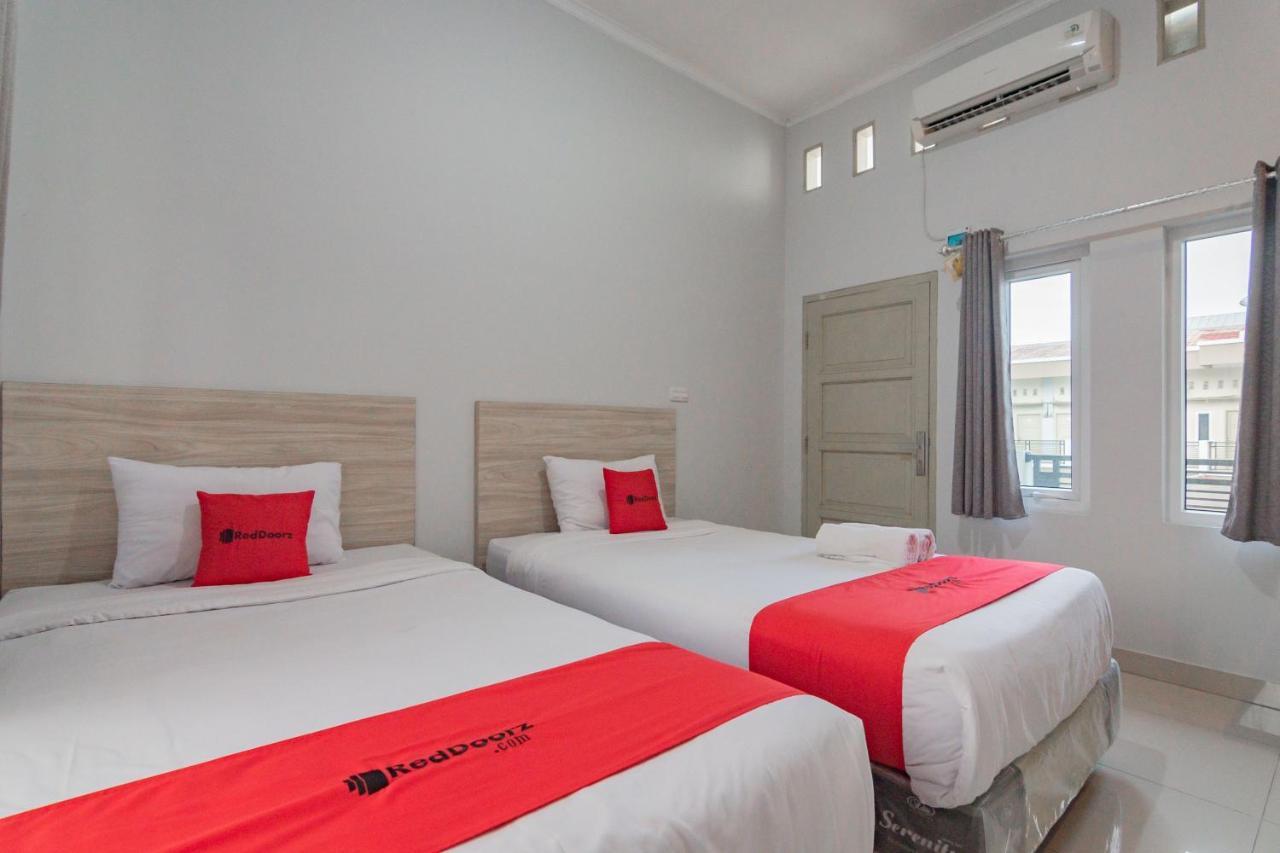 Reddoorz Plus Syariah @ Tuparev Cirebon 3 Esterno foto
