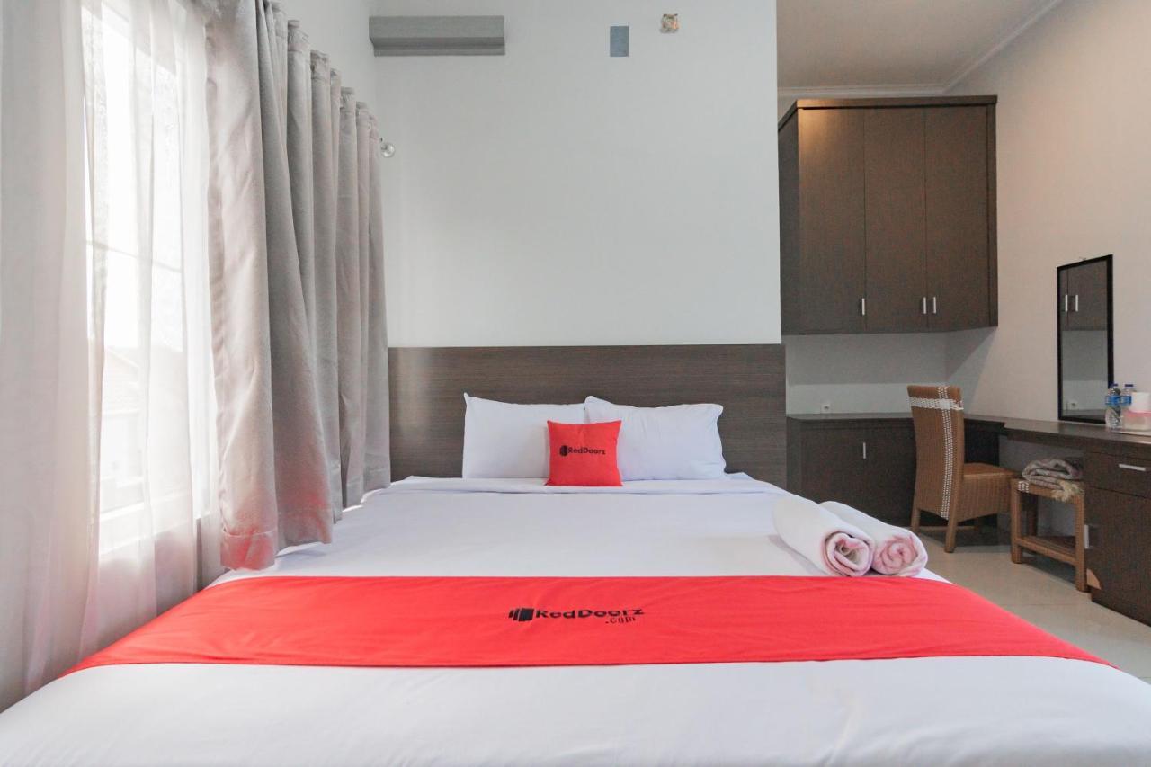 Reddoorz Plus Syariah @ Tuparev Cirebon 3 Esterno foto