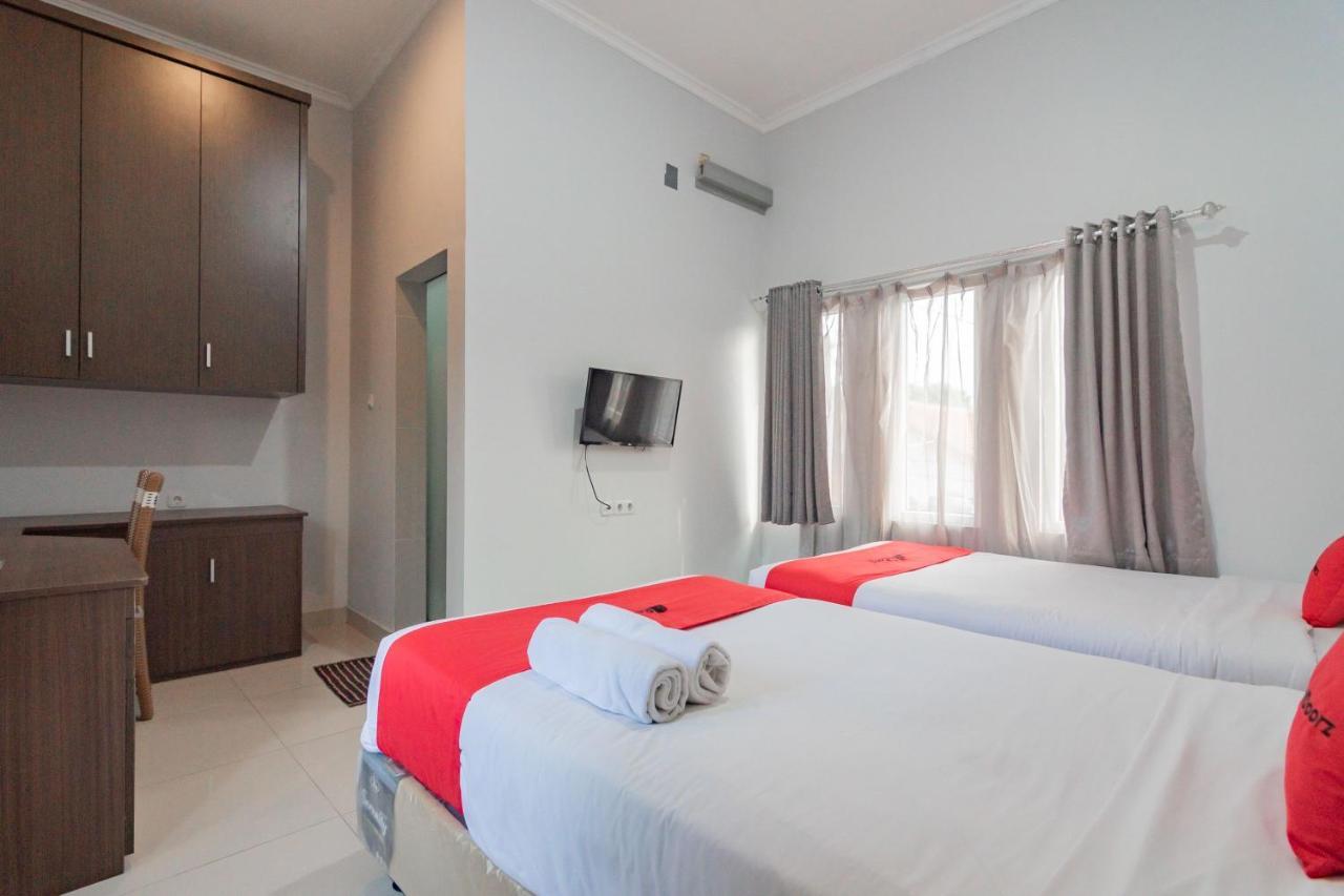 Reddoorz Plus Syariah @ Tuparev Cirebon 3 Esterno foto