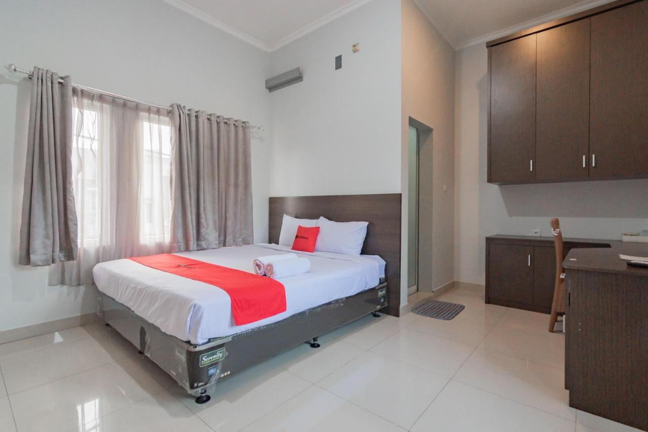 Reddoorz Plus Syariah @ Tuparev Cirebon 3 Esterno foto
